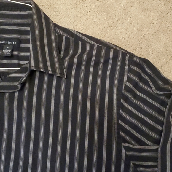 Van Heusen black and gray button up - Picture 2 of 2